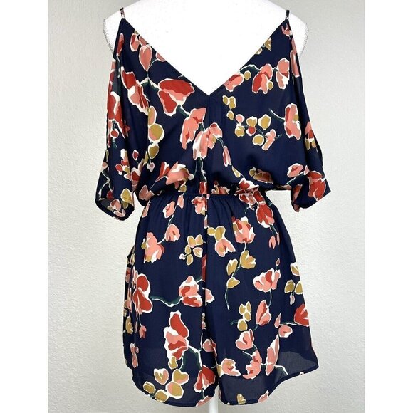 ASTR THE LABEL Womens MEDIUM Navy Floral Cold Shoulder S/S ROMPER Jumper EUC - Picture 3 of 8